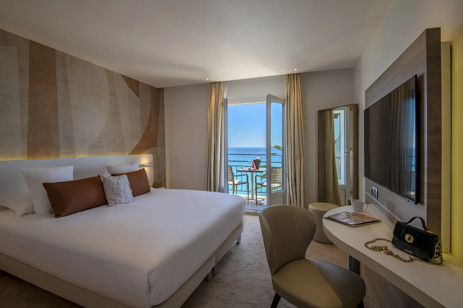 Double Room Sea View with Balcony - Photo 1